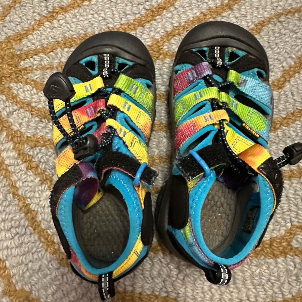 Keens toddler size 12